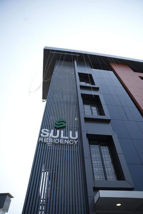 ホテル Sulu Residency Kochi エクステリア 写真