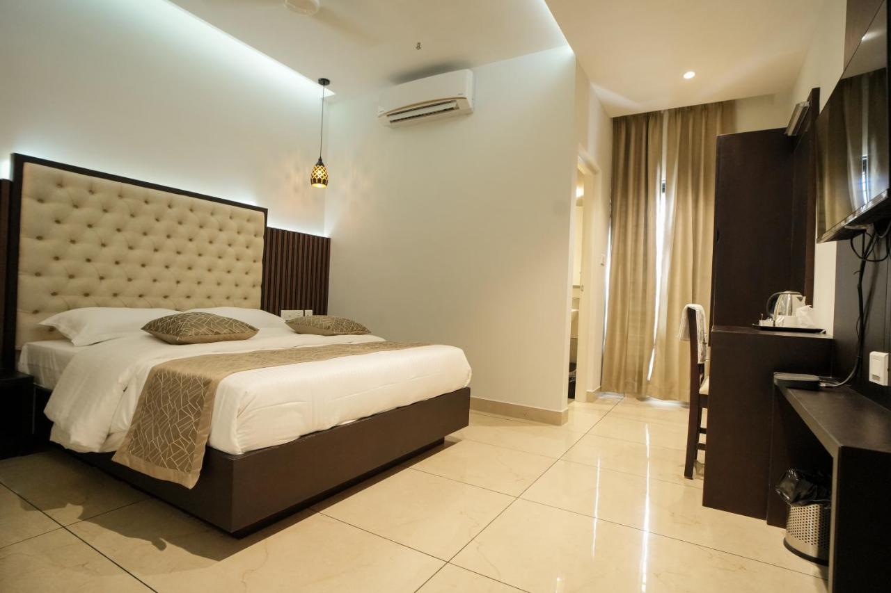 ホテル Sulu Residency Kochi エクステリア 写真